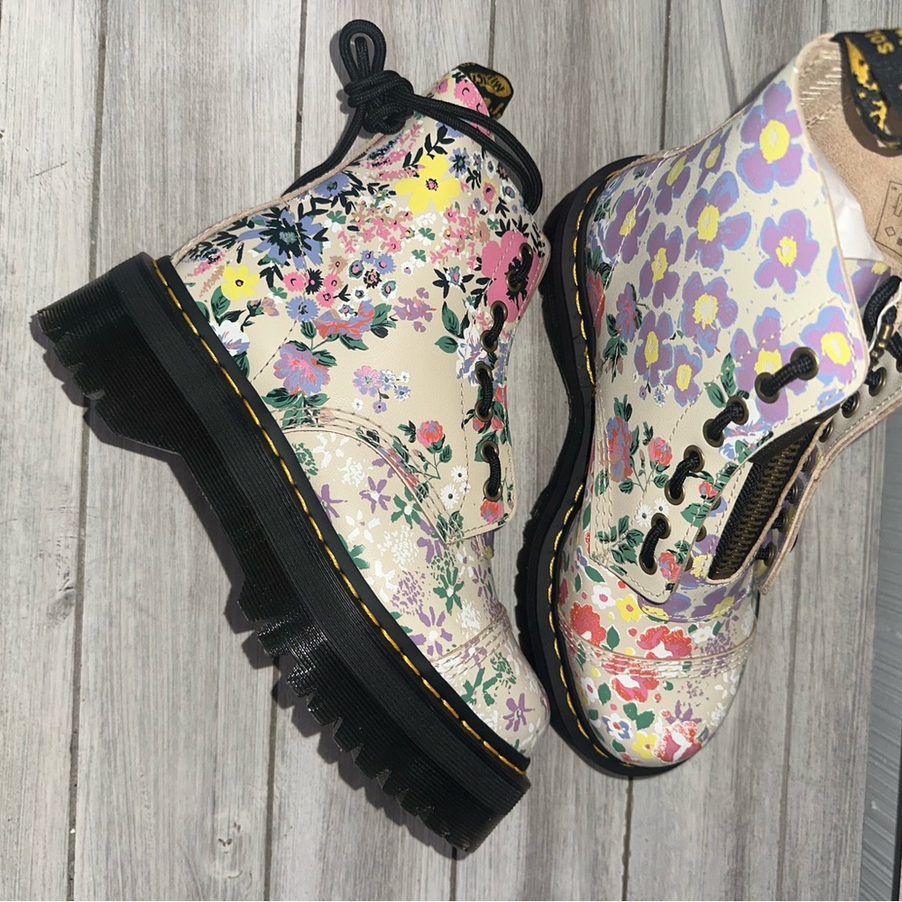 Dr Martens Women's Floral Leather Lace Up Boots - Picture 3 of 3